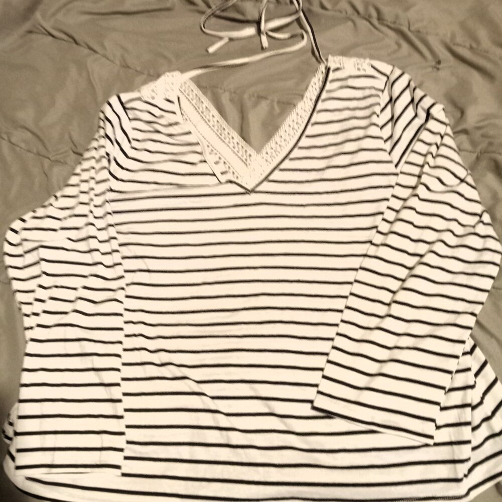 Shein Curve 4XL White / Navy Striped V-Neck 3/4 Sleeve Crochet Detail Halter Tie - Picture 1 of 6
